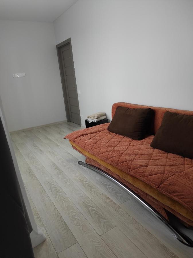 2 Комнатная С Новым Ремонтом, Кондиционером, В Самом Центре Rivne Exterior photo